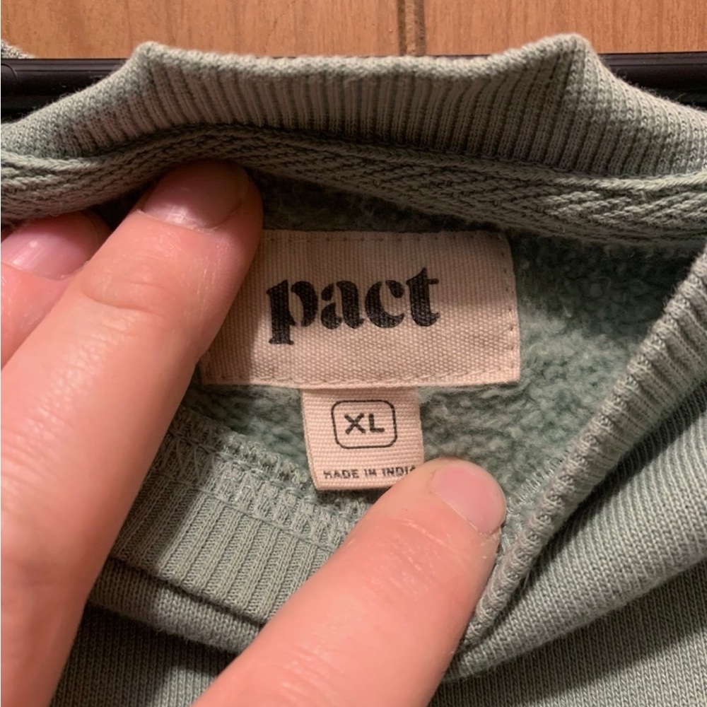 Pact organic cotton Olive Green Crewneck with cute plant design - Picture 3 of 4